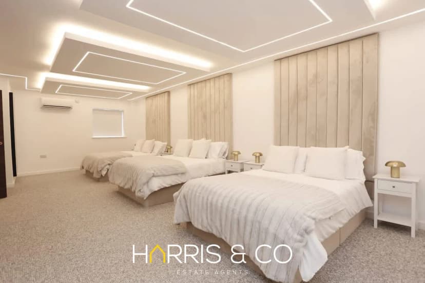 Stay by the Sea, Sleeps 14, Air Con & Parking