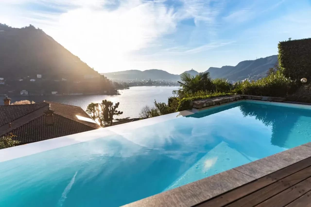 Estancia de Lujo con Vista al Lago Cerca de Como