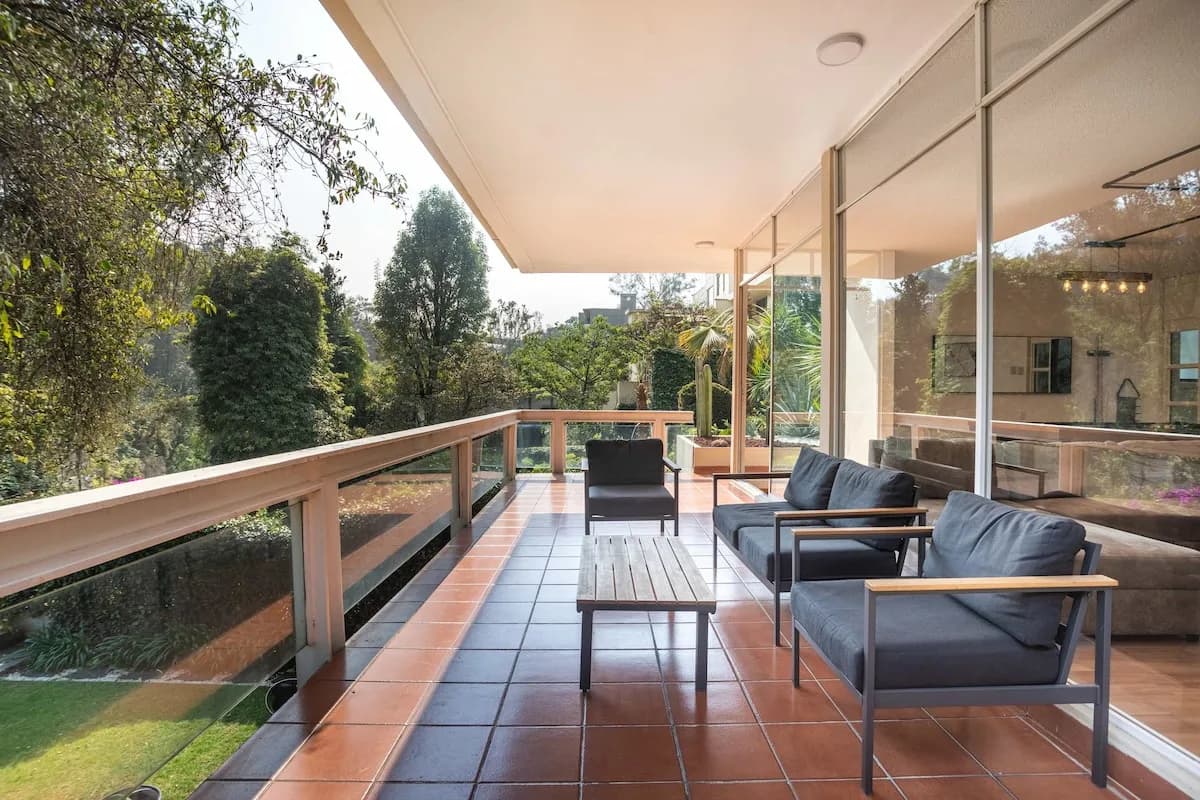 Spacious Home for Groups with Garden & Game Room
