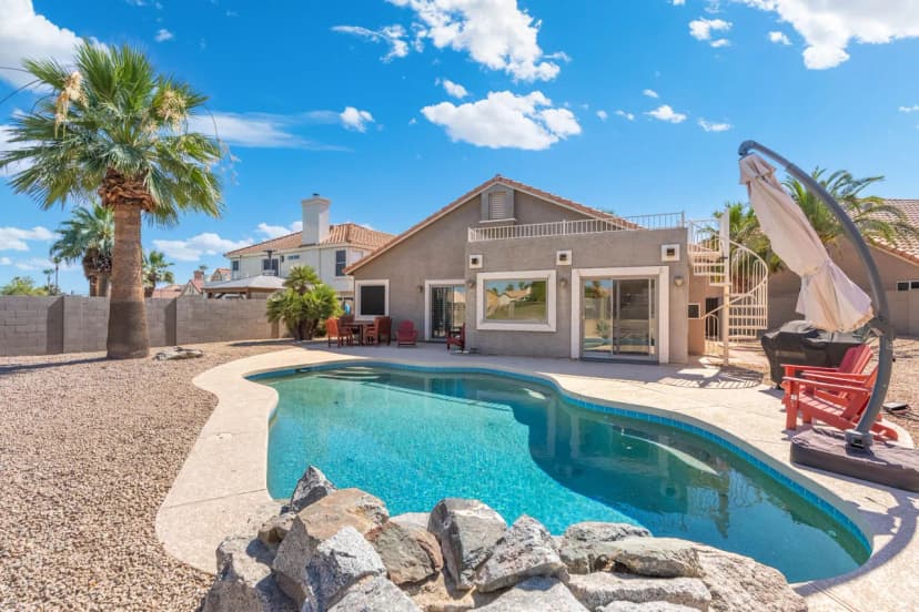 Private Golf Oasis with Pool, Patio and Mtn Views