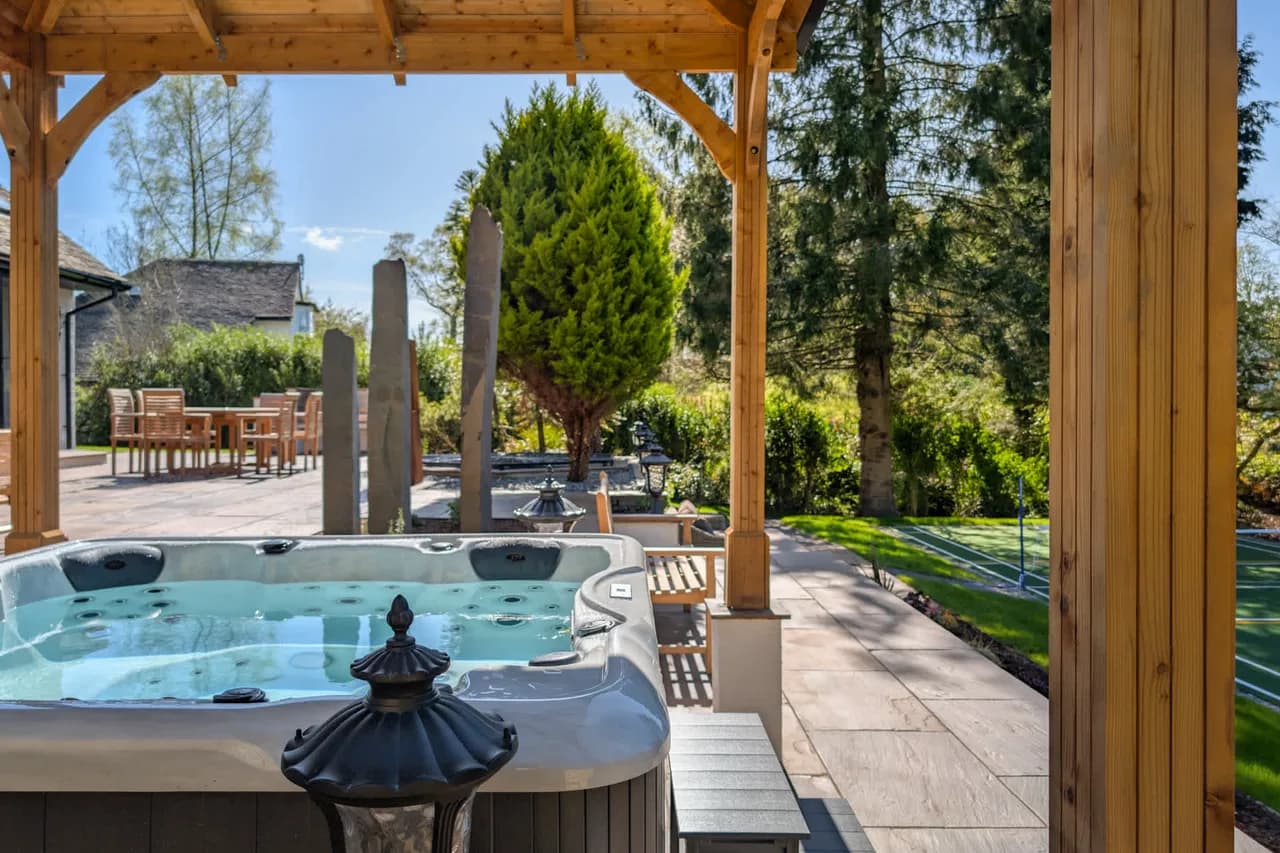 Scenic Lakeview Three-Bedroom Villa in Bowness-on-Windermere