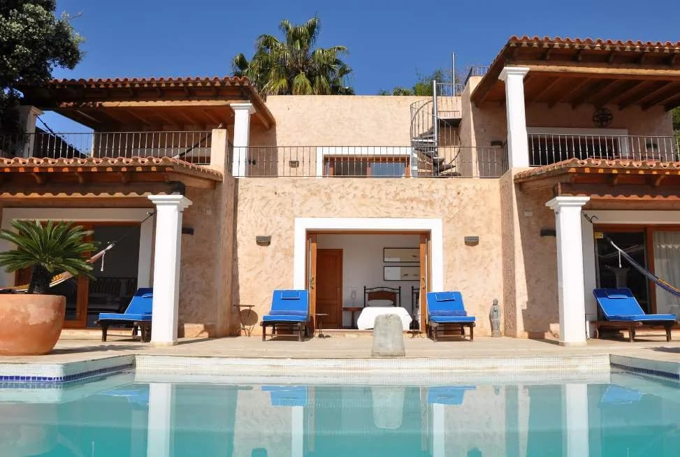 Private Villa mit 4 Schlafzimmern und Meerblick