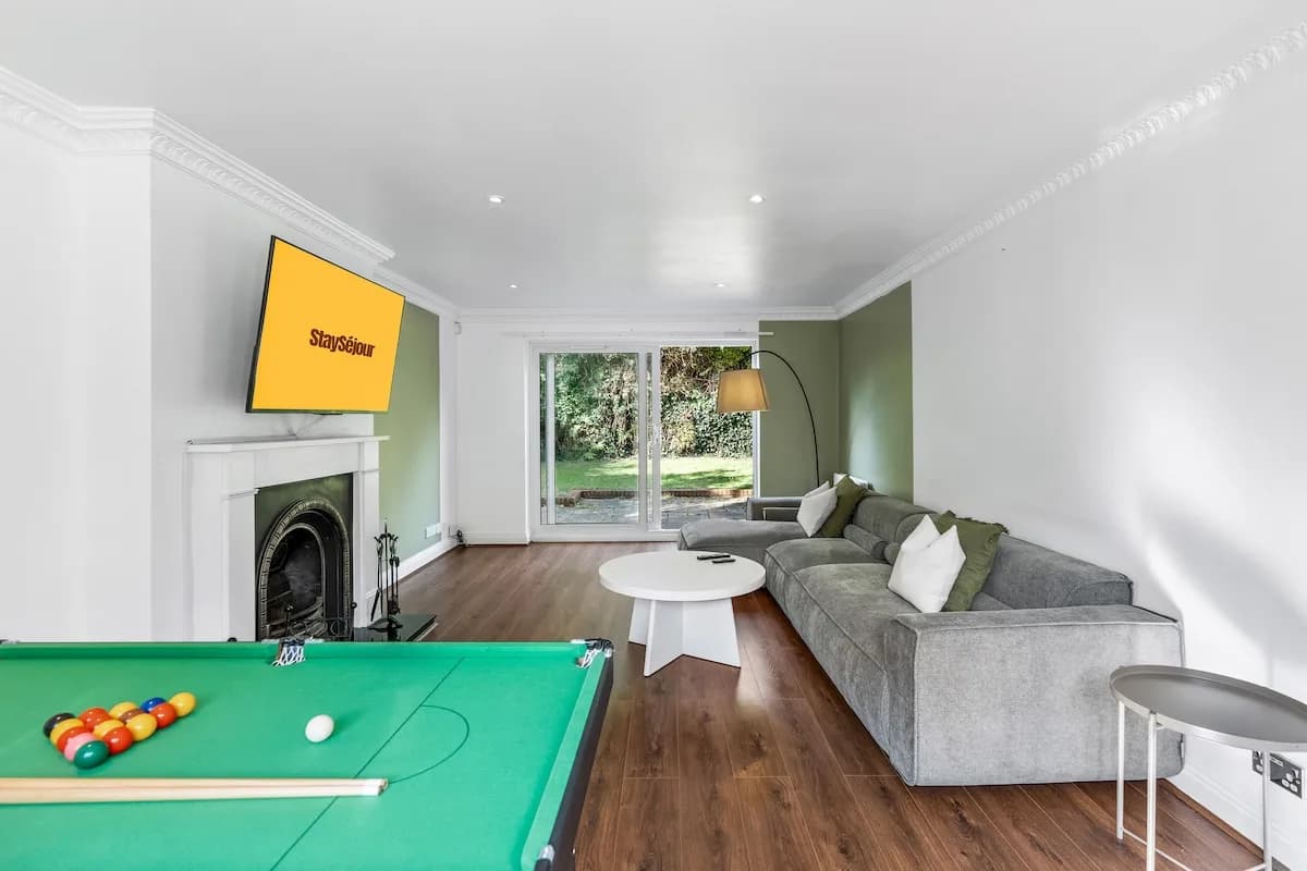 Sleeps 10 | 5 Bed | Free parking