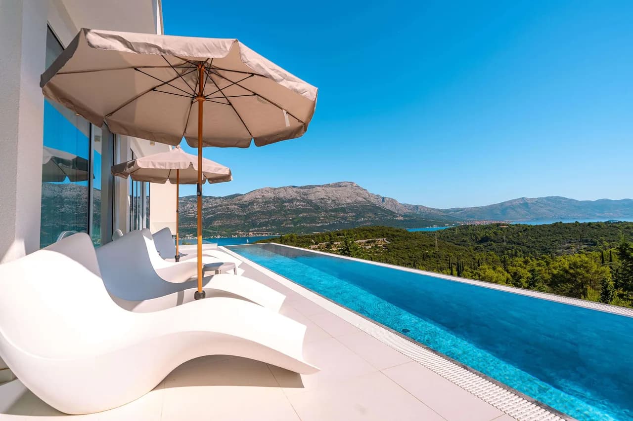 Villa de luxe en bord de mer avec piscine à débordement et sauna
