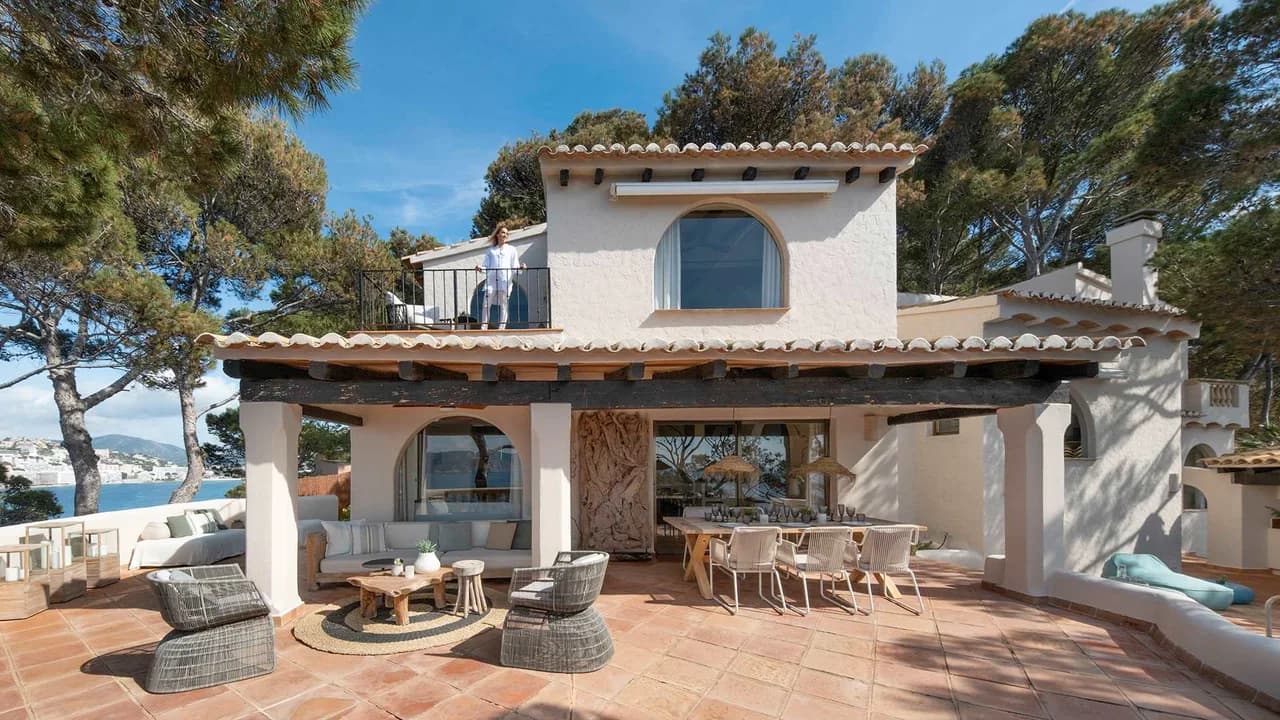 Seafront Escape With Sunset Mediterranean Views