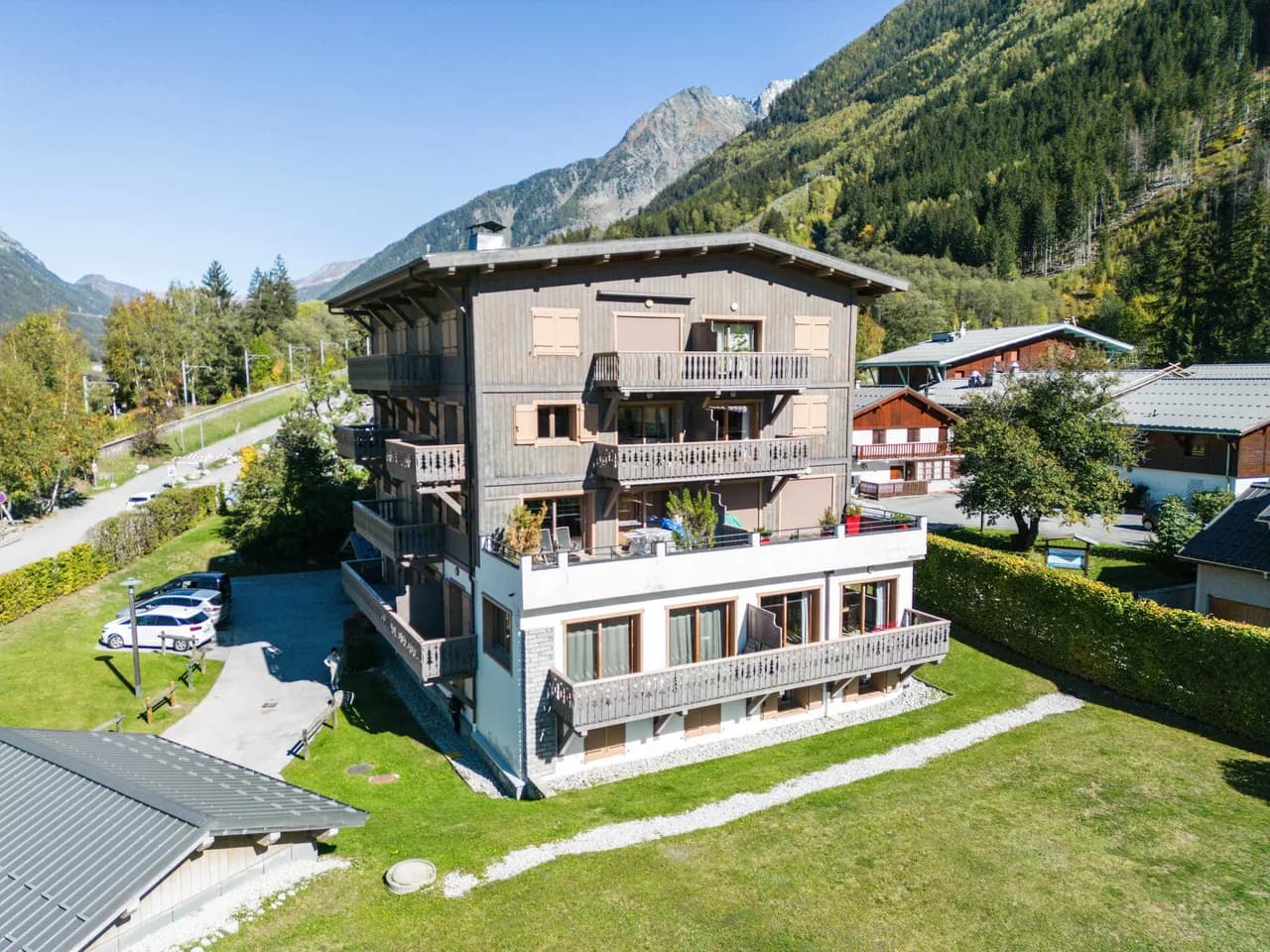 Central Chamonix Stay With Mountain Charm