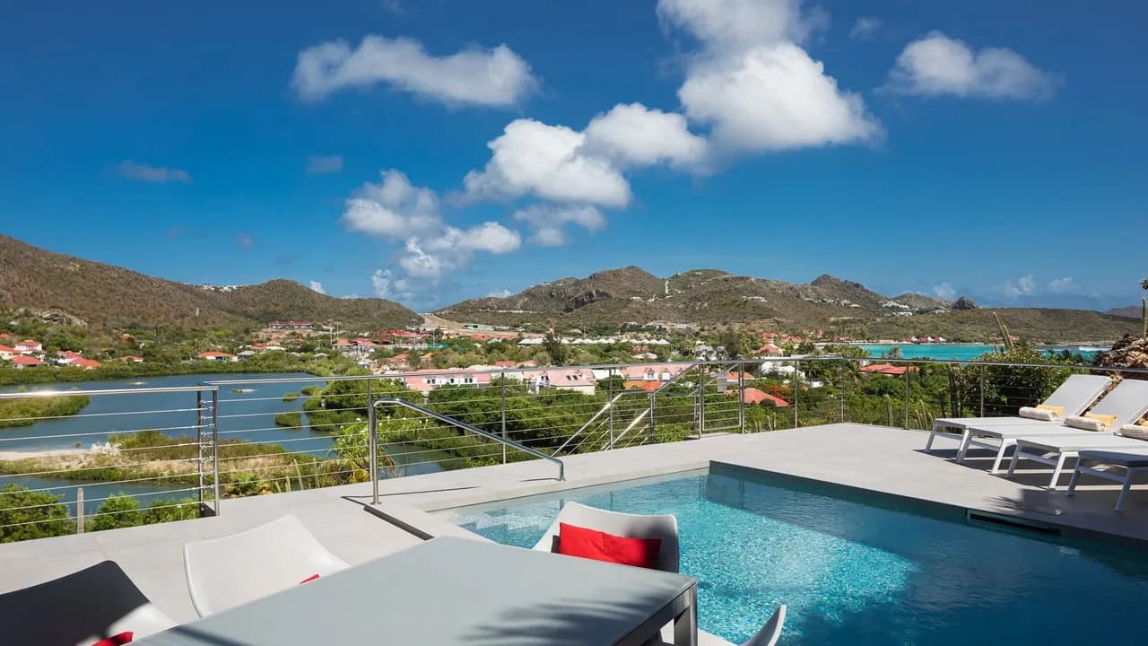 Luxury Stay With Scenic Island Views