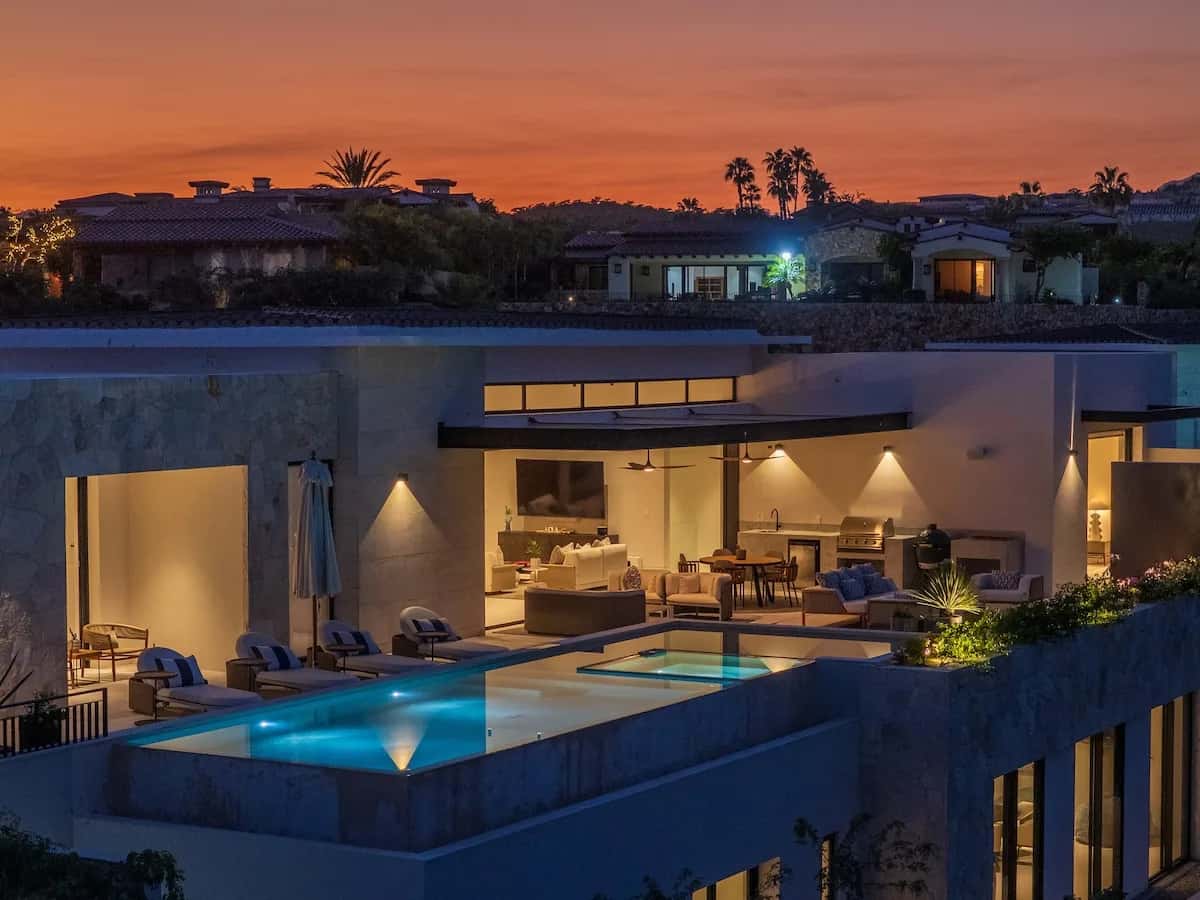 Luxury 5BR Villa with Pool & Hot Tub, Querencia