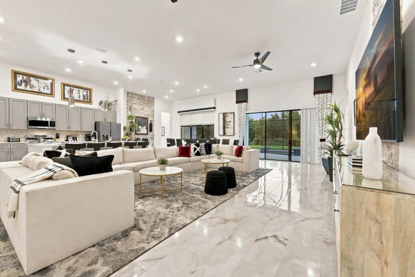 Luxury 15BR Suites, Pool and Themed Bedrooms