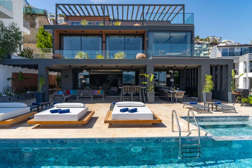 Elegant Sea View Villa With Sauna