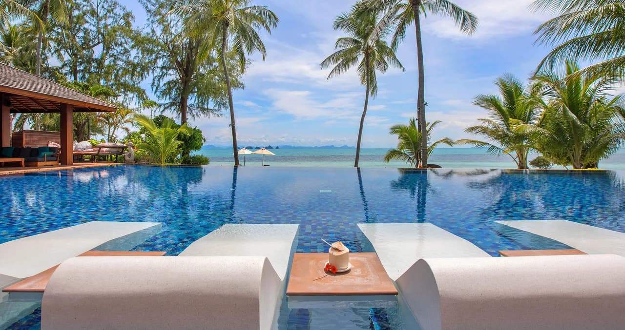 Luxurious Eight Bedroom Villa in Tong Yang