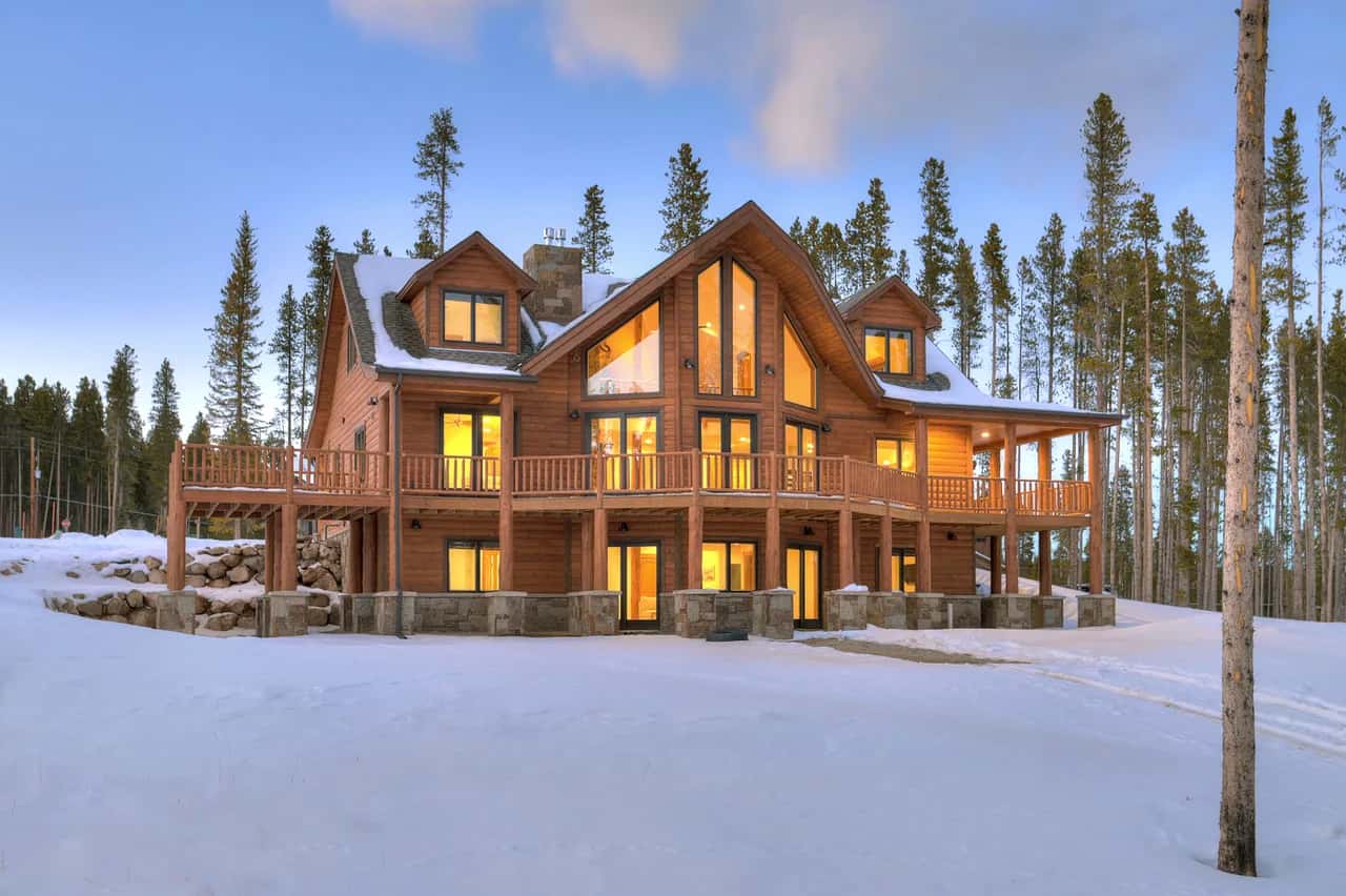Elegant Retreat with Balcony in Breckenridge