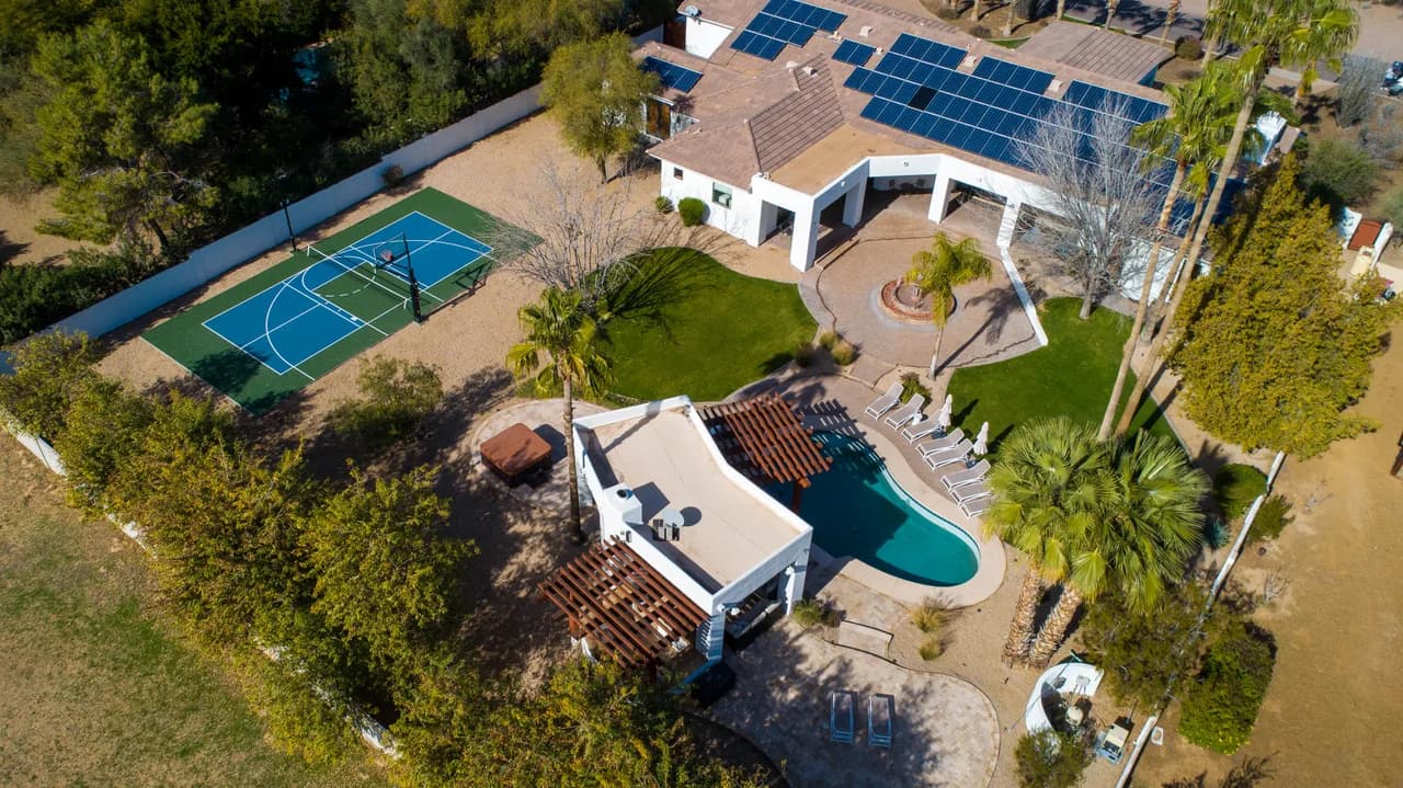*Entertainers Paradise* Arcade/Golf Simu/Pickleball/Theater/Gym/Swim-up Bar!