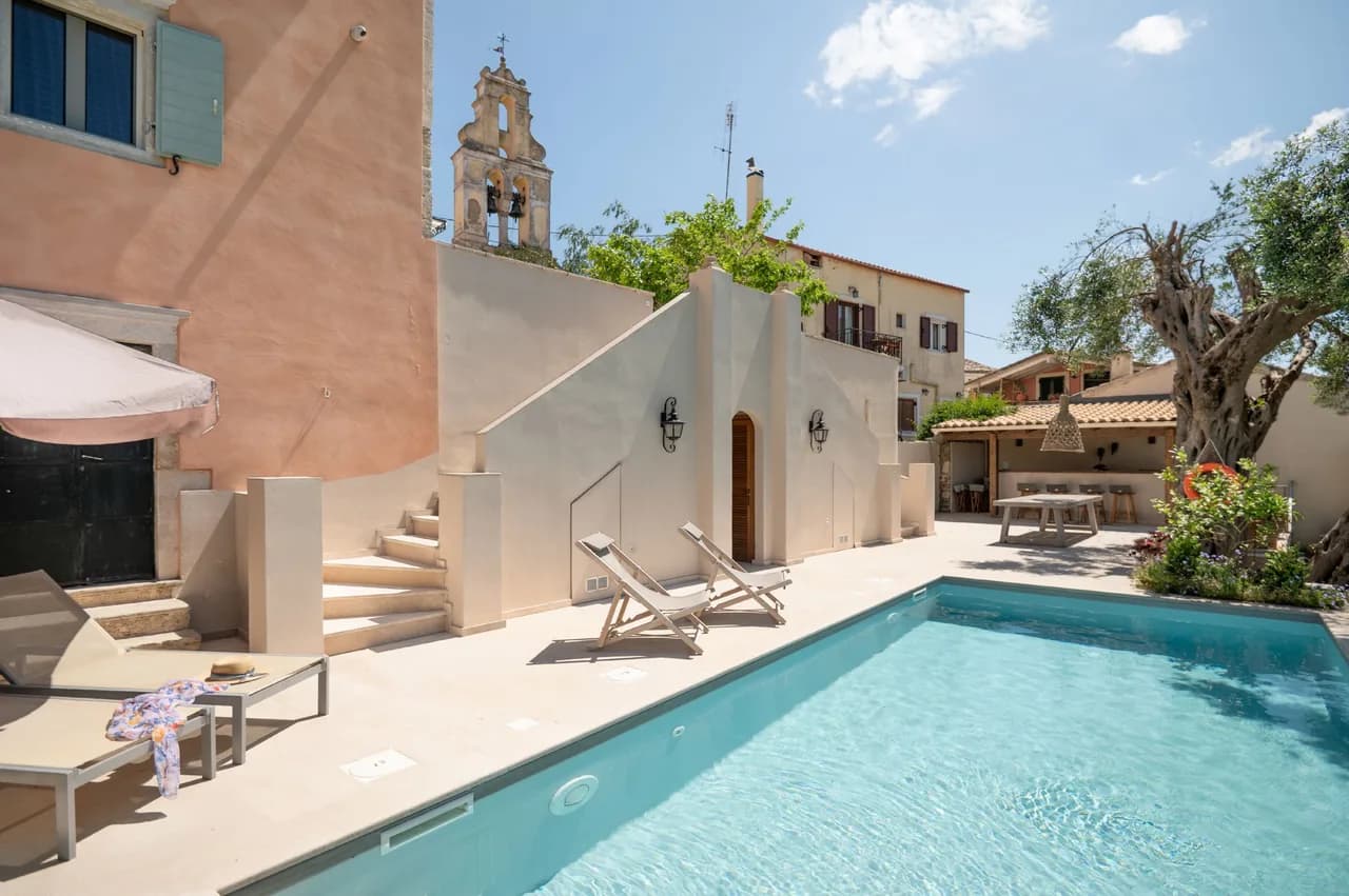 Charming Villa with Modern Amenities in Gastouri