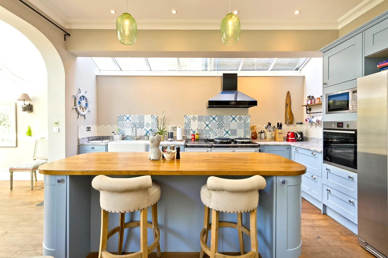 Terraced City View Villa in London