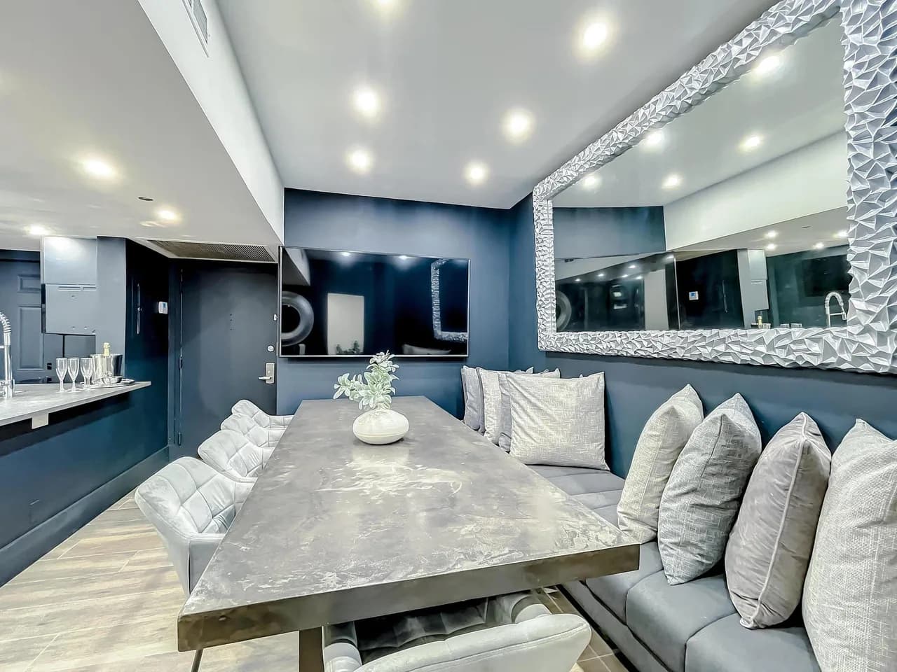 Luxurious Seven Bedroom Villa in Miami Beach