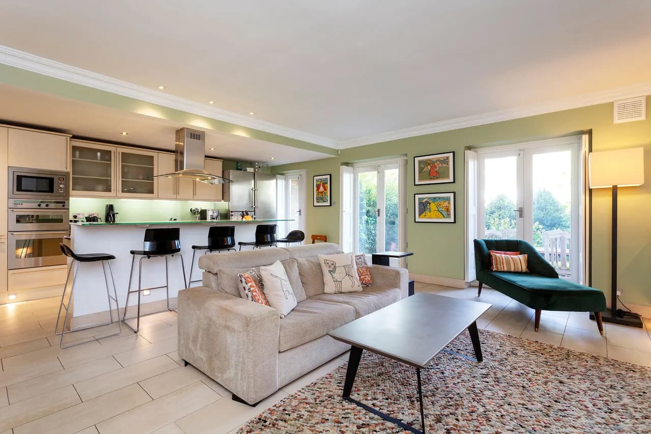 Illuminated Two Bedroom Villa in London