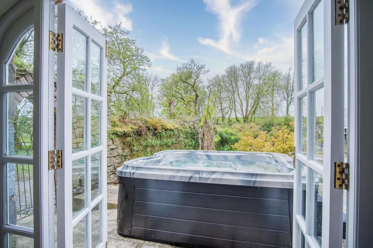 Charming Two Bedroom Cottage in Princes Gate