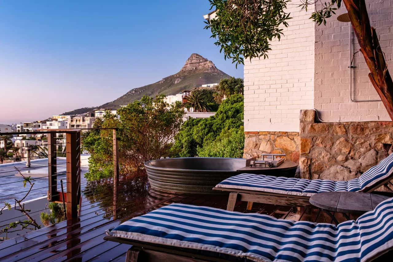 Luxurious Camps Bay Retreat w Sea Views Rock Residence