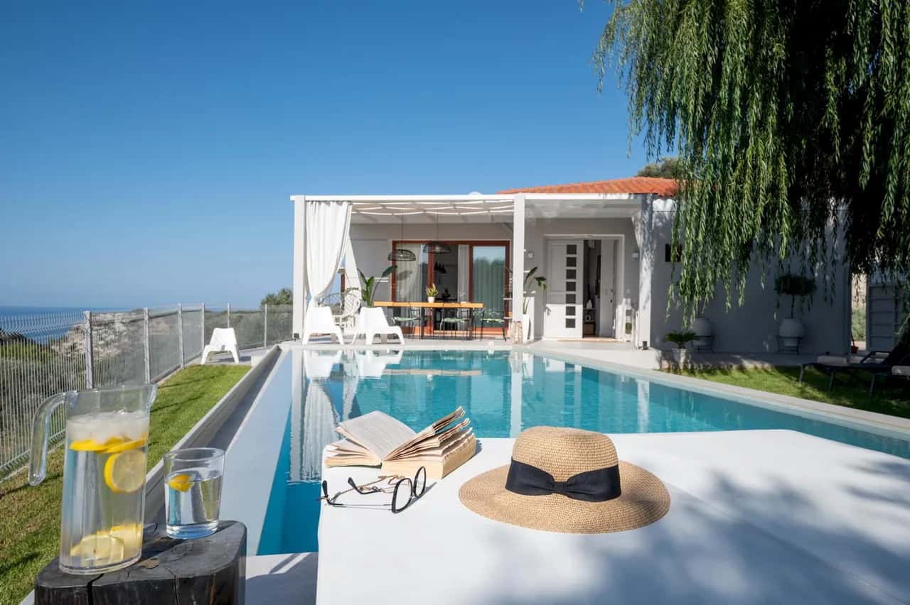 Villa Oasis de Jardín con Piscina Privada en Creta