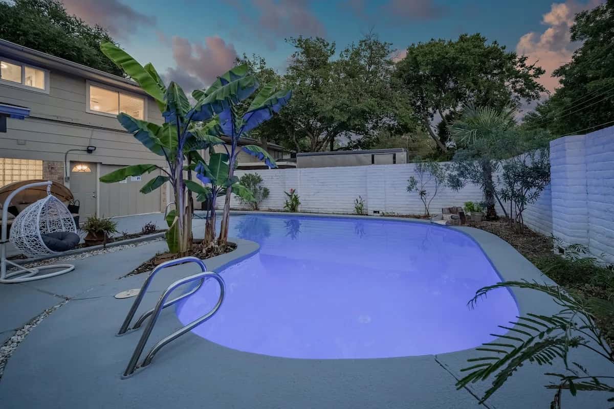 Moderna villa de 5 habitaciones con piscina, cine y sala de juegos