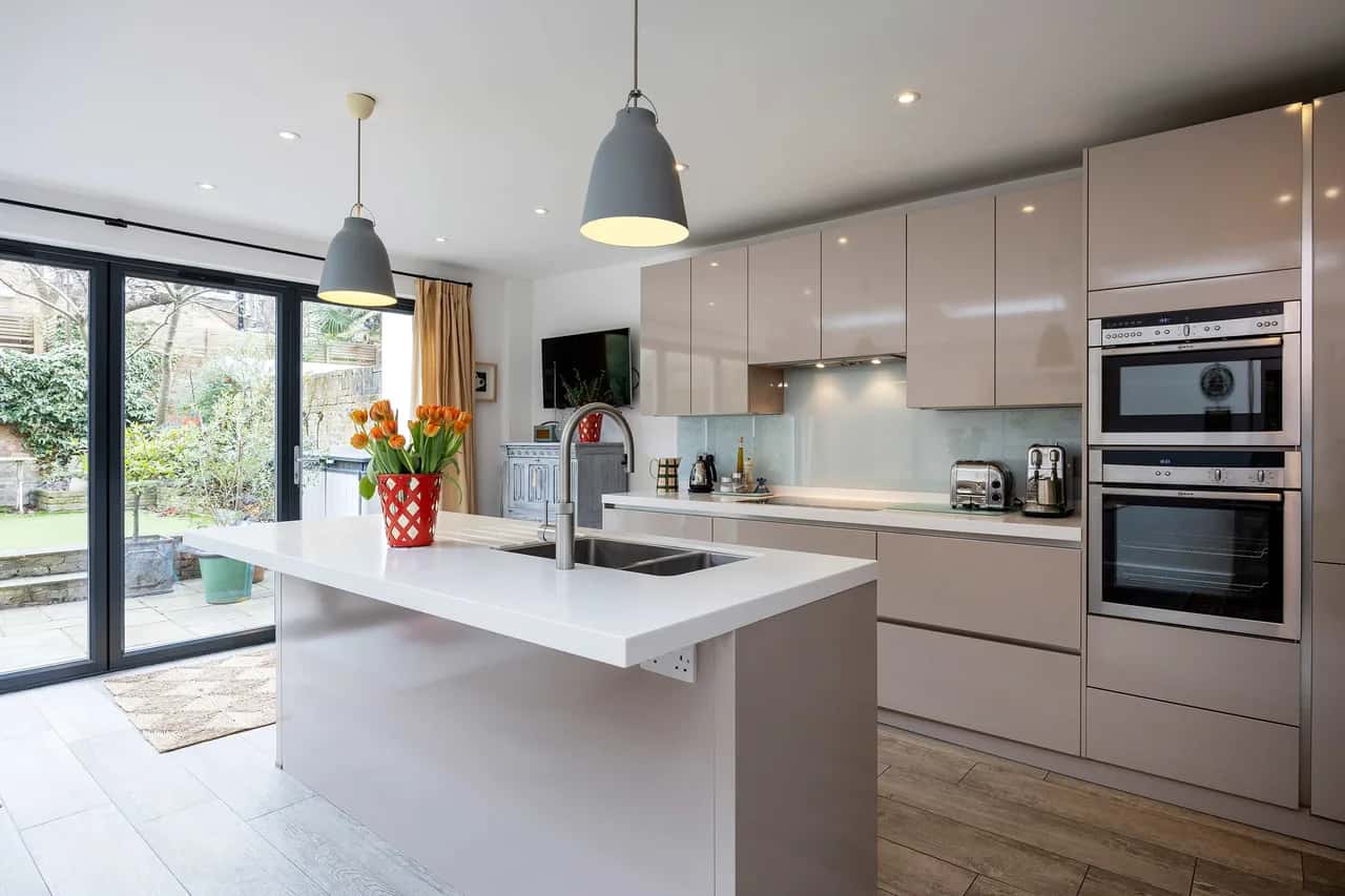 Elegant Three Bedroom Cottage in England