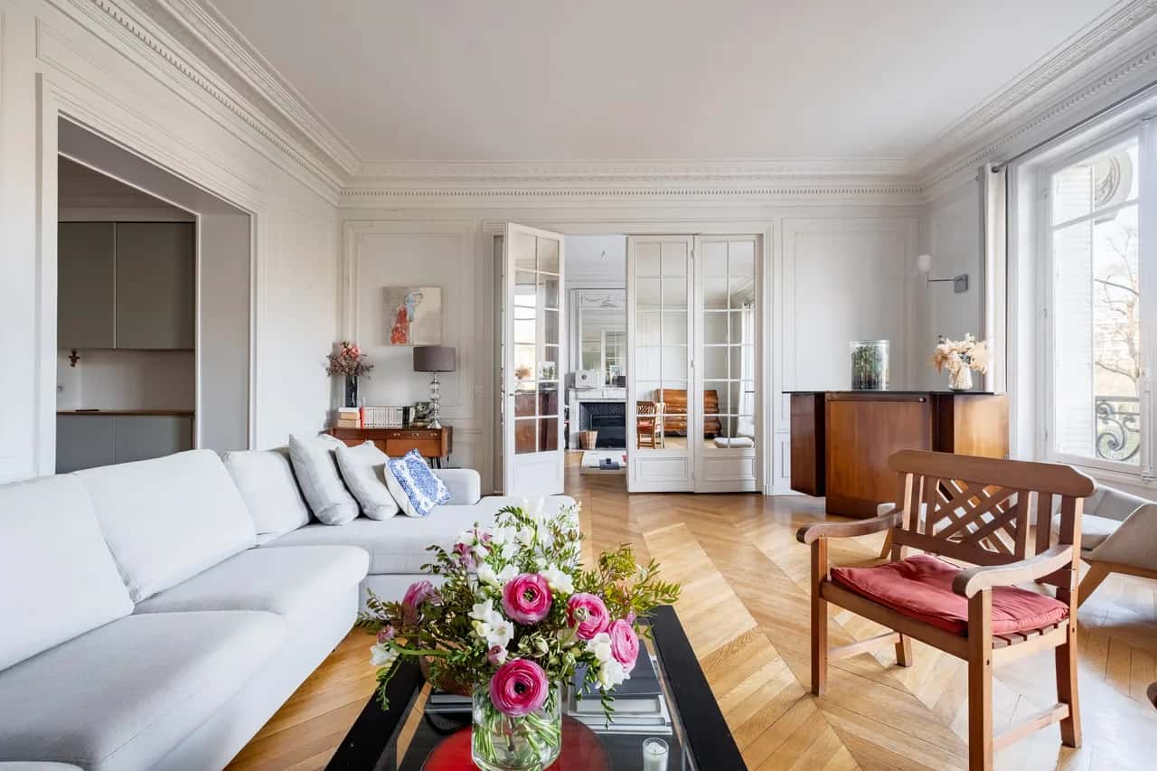 Elegant Five Bedroom Apartment in Paris