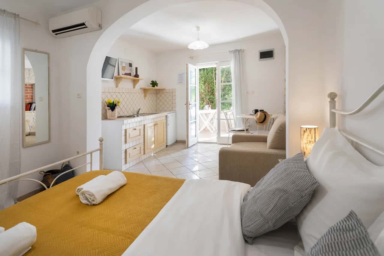 Poolside Stone - Studio with Balcony - Marina Bok