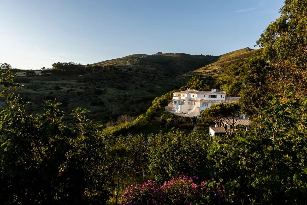 Ocean View Six Bedroom Villa in Cascais
