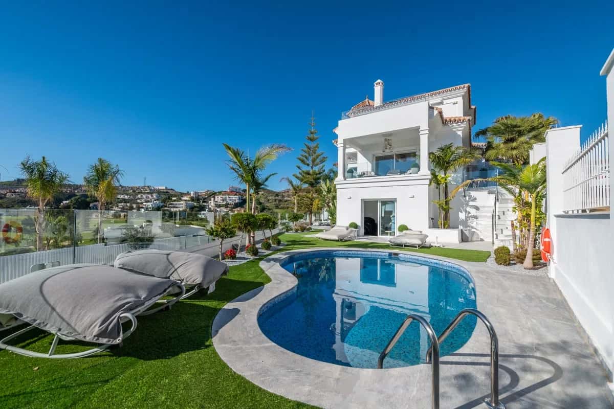 Luxurious Terrace-View Villa in Marbella