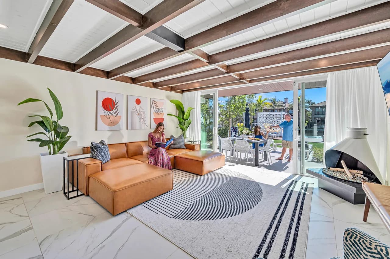 Waterfront Seven Bedroom Villa in Soroka Shores