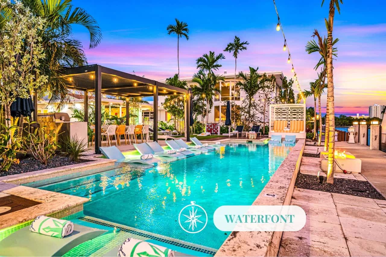 Grand Outdoor Pool Residence in Fort Lauderdale