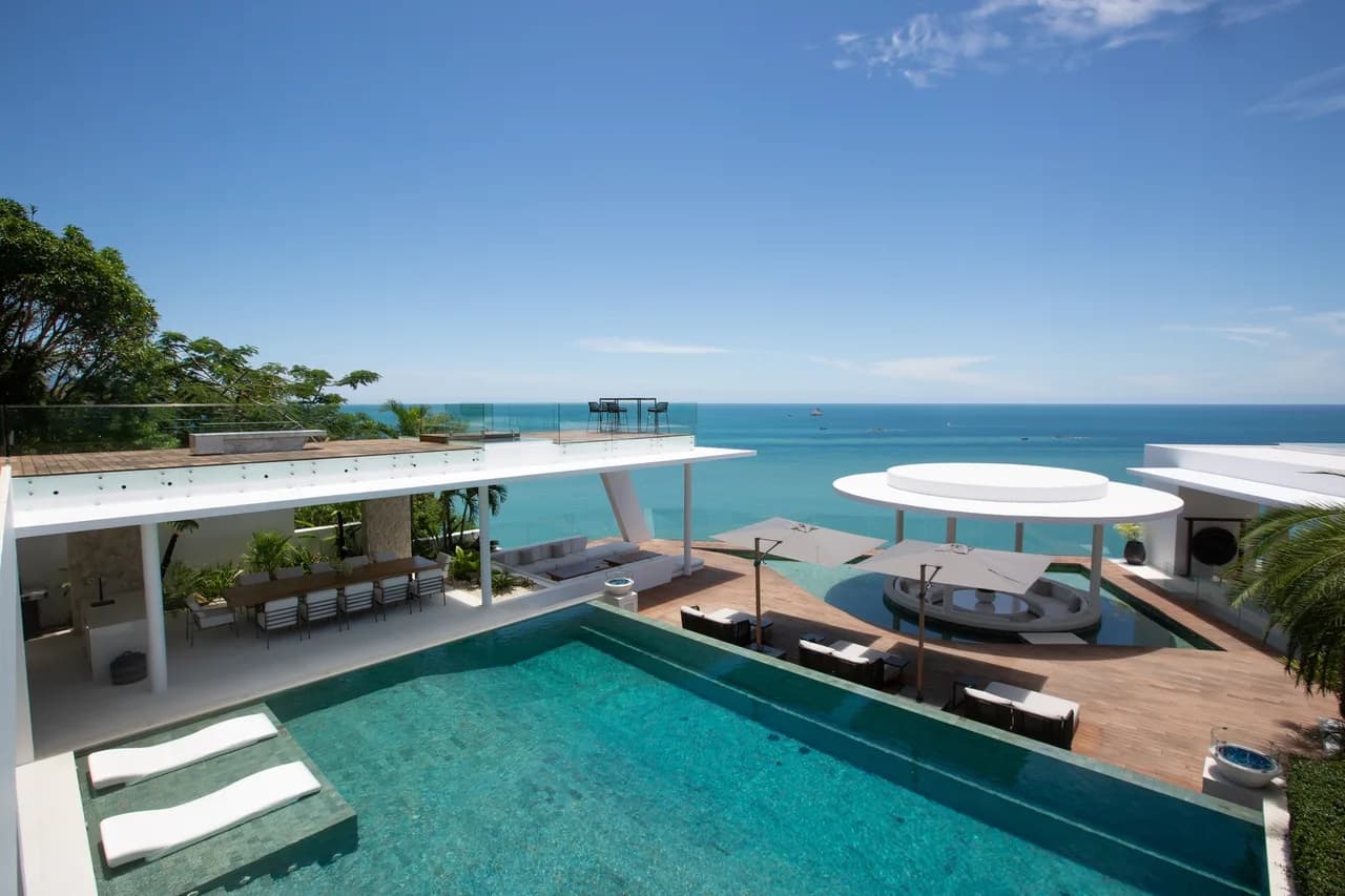 Full-Service Nine Bedroom Villa in Bo Put