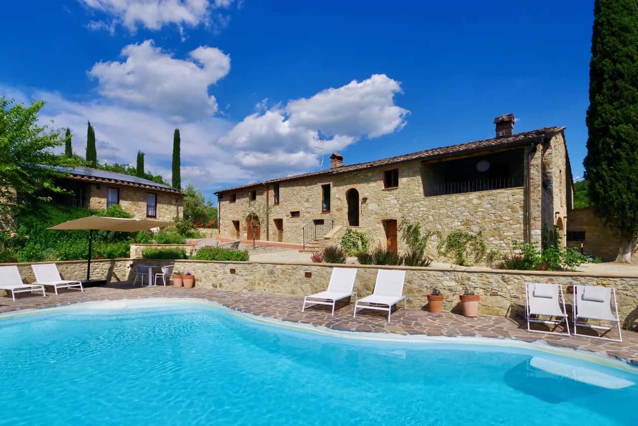 Scenic Five Bedroom Villa in Tuscany