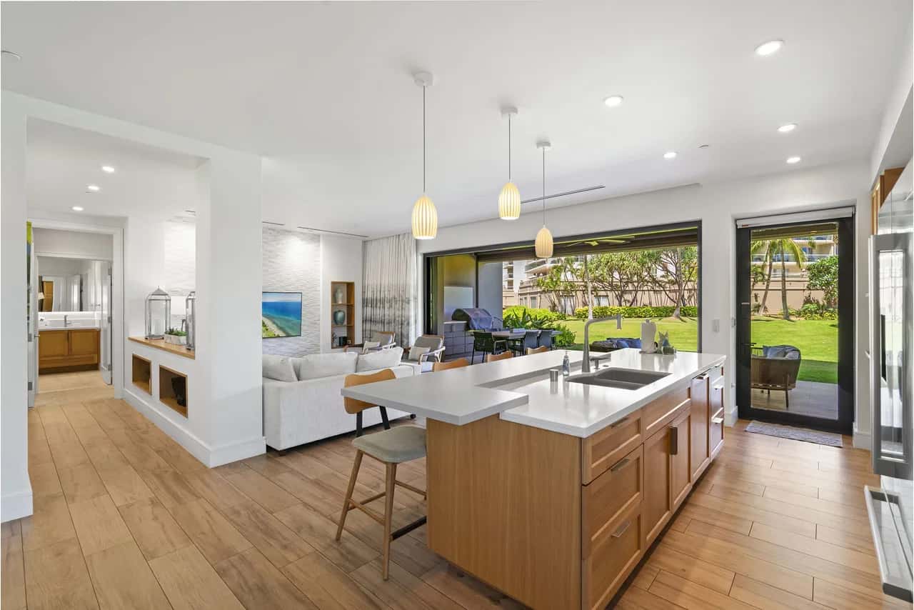 Outdoor Kitchen Three Bedroom Villa in Kaanapali