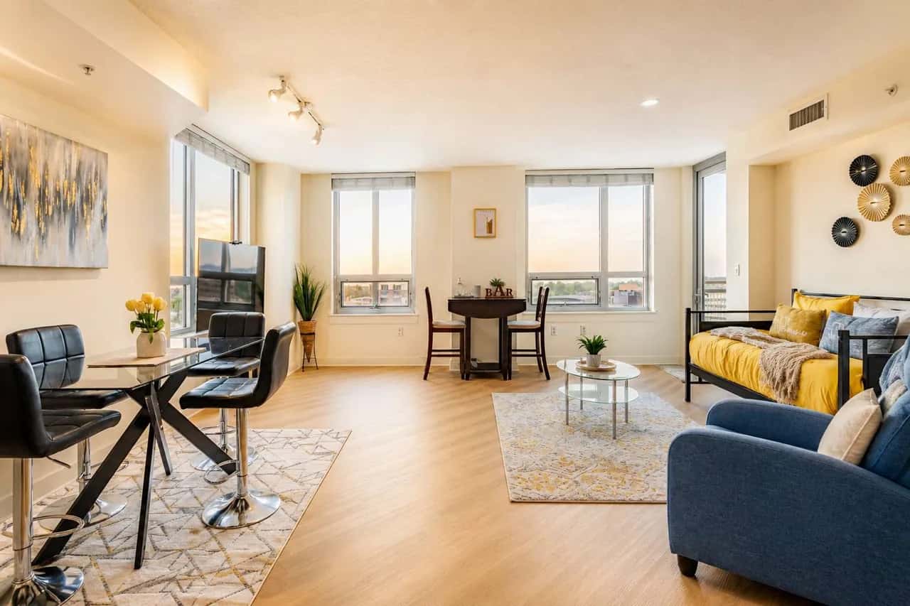 2BR Steps to Metro, 20 Min to DC