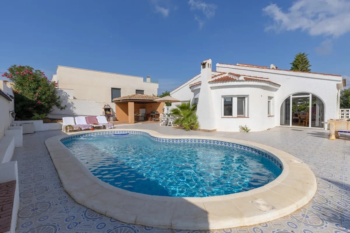 Terrace-Laden Three Bedroom Villa in Ciudad Quesada