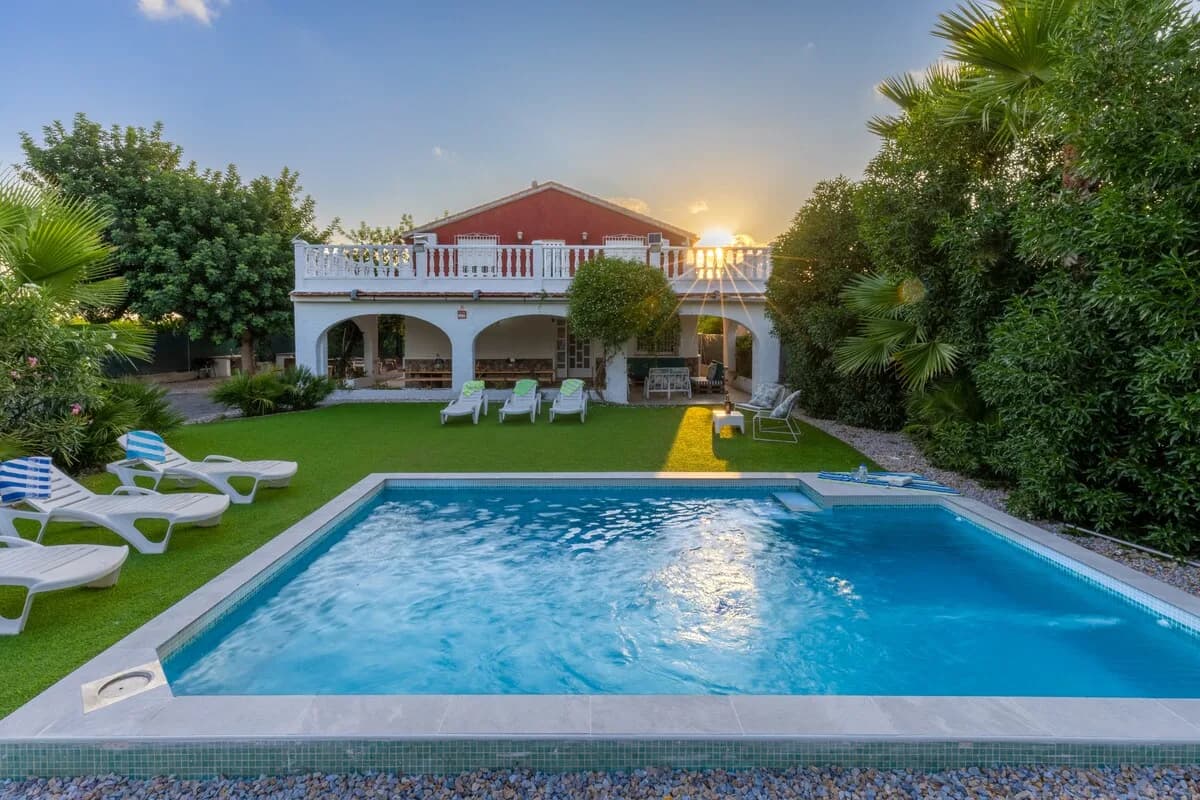 Mountain View Five-Bedroom Villa in Algorfa
