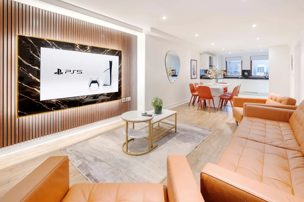 Luxury Three Bedroom Residence in London