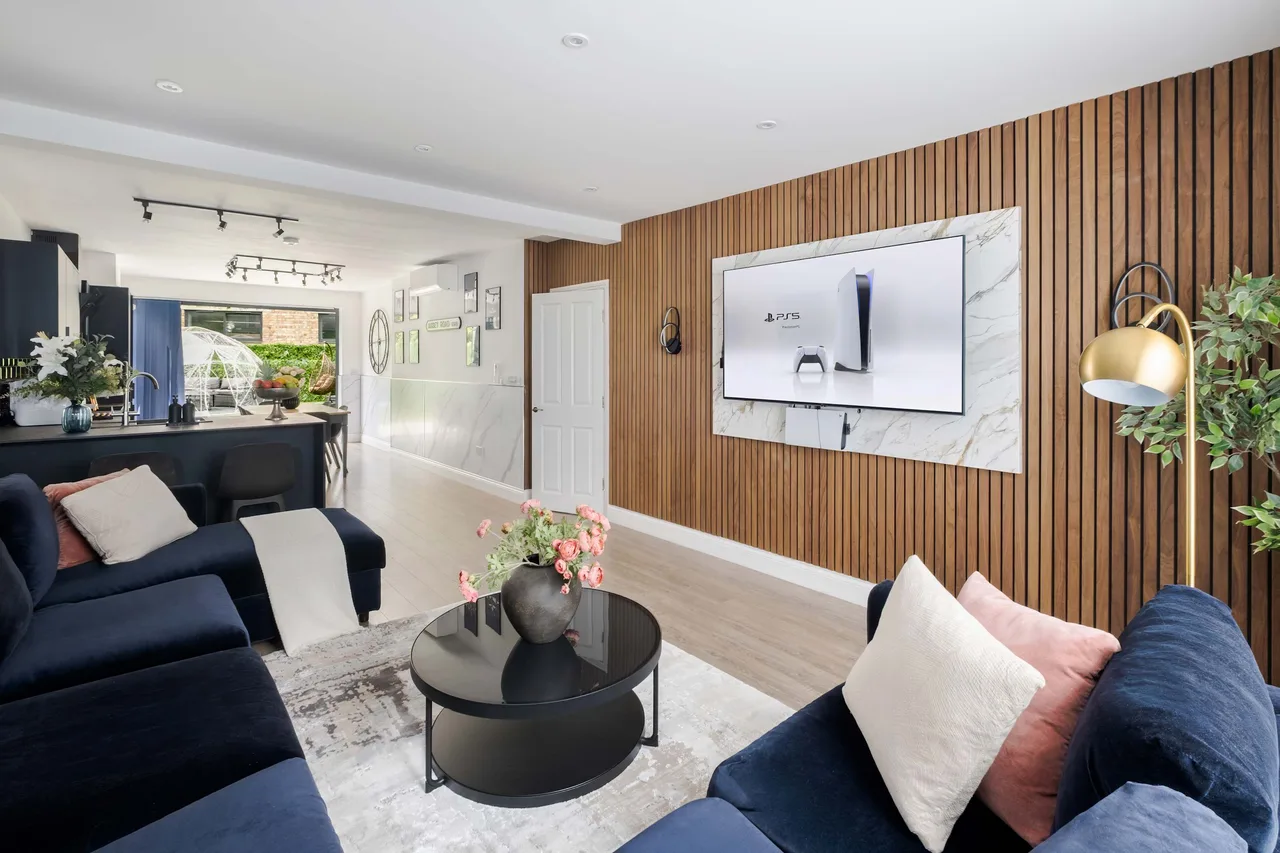 Luxury Four Bedroom Residence in London