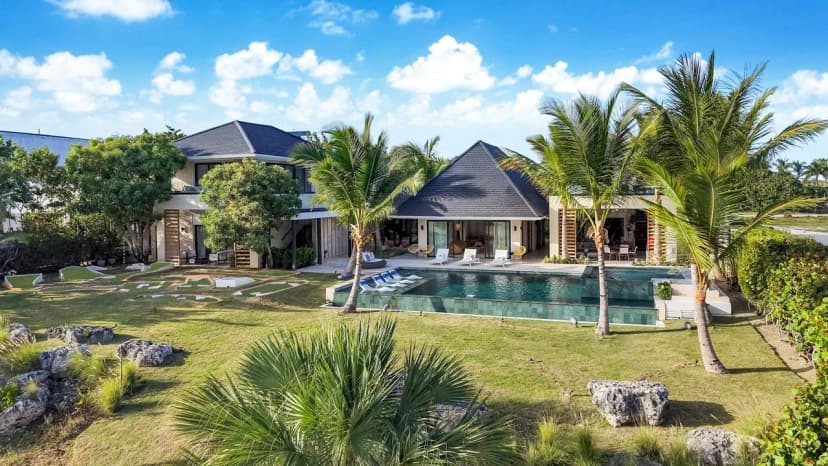 Luxury Caribbean Escape | 8BR Villa with Pool, Jacuzzi & Golf Cart