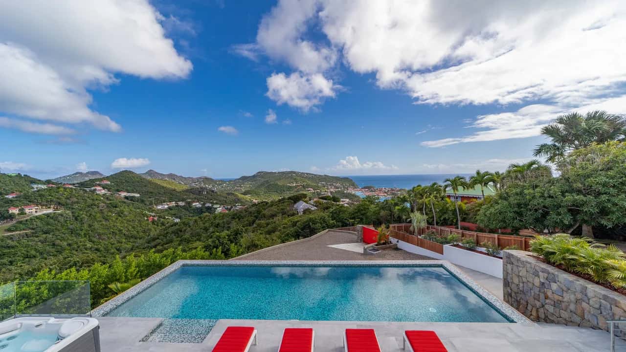 Five-Bedroom Hilltop Villa with Pool and Jacuzzi